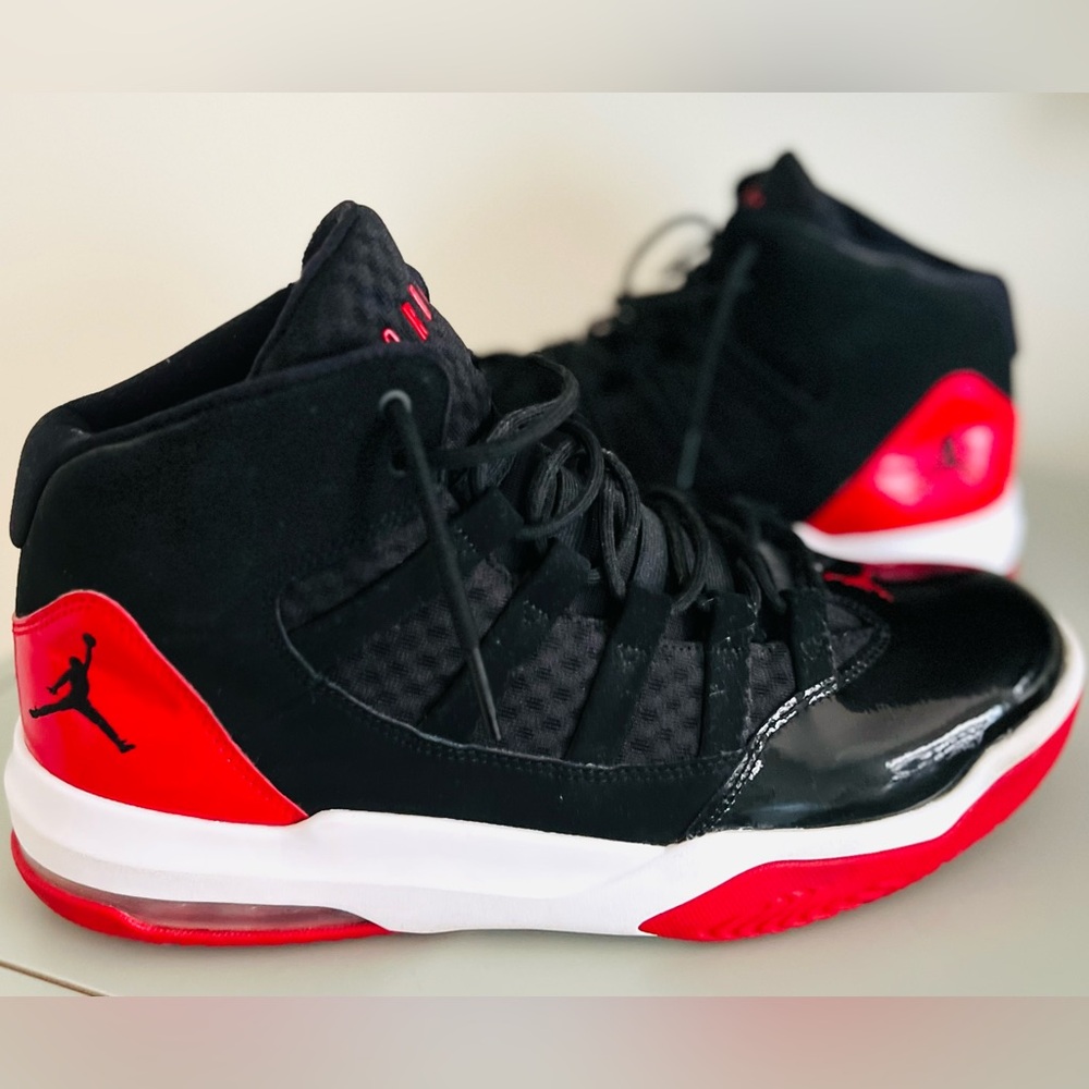 Jordan Max Aura, Size: 12 Men Black Gym Red! (Without BOX)
